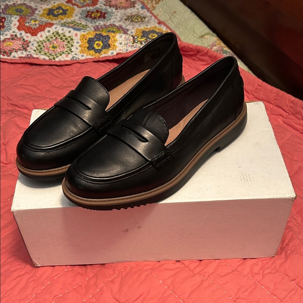 Clarks Black Leather Loafers Size 9M
